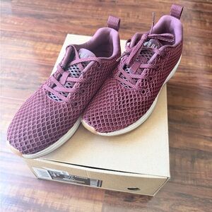 NO BULL Women's Burgundy Diamond Mesh Runner Athletic Shoes